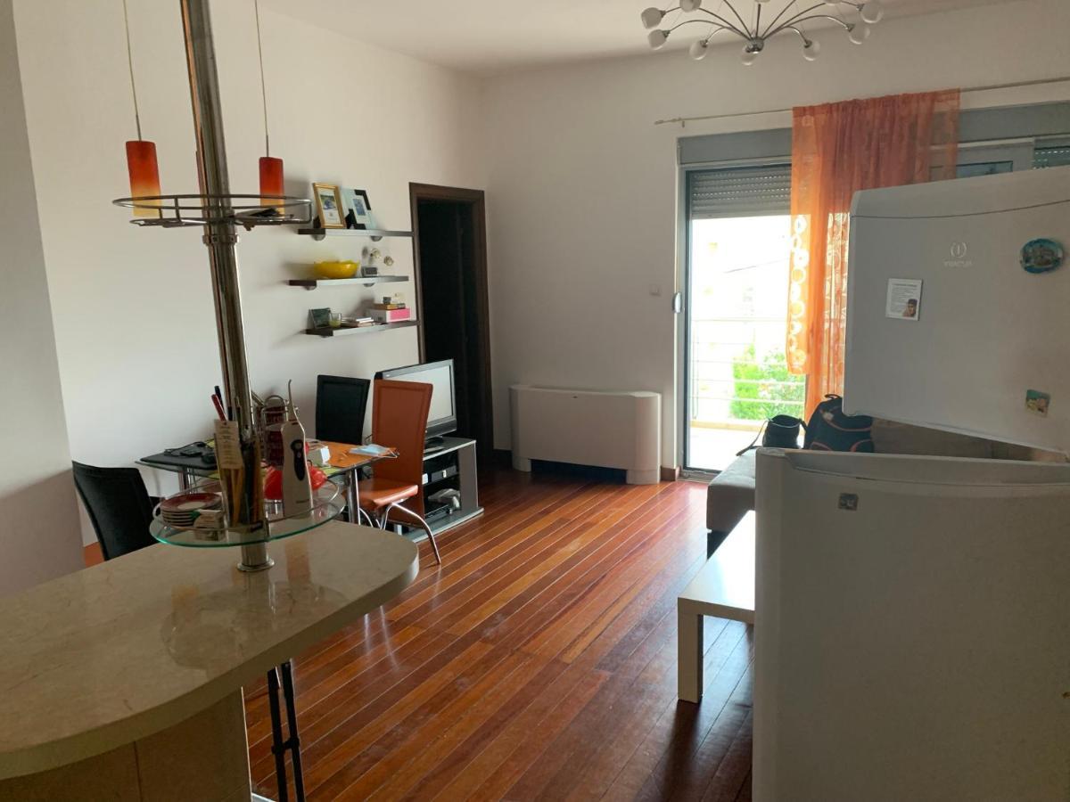 Apartment With Swimmingpool, Seaview And Large Terrace, 1St Floor, Min 2 Persons 多布罗塔 外观 照片
